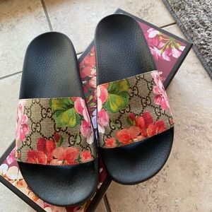 Gucci Blooms slides